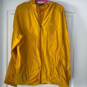 Yellow Arc’Teryx Men’s XL running shell/jacket